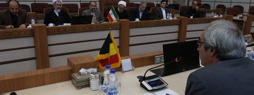 بازدید مدیر حوزه علمیه تهران از نمایشگاه «ایران نوشت» + عکس