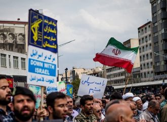 به منظور حمایت از سپاه پاسداران انقلاب اسلامی؛  نمازگزاران تهرانی در راهپیمایی باشکوهی حضور پیدا کردند