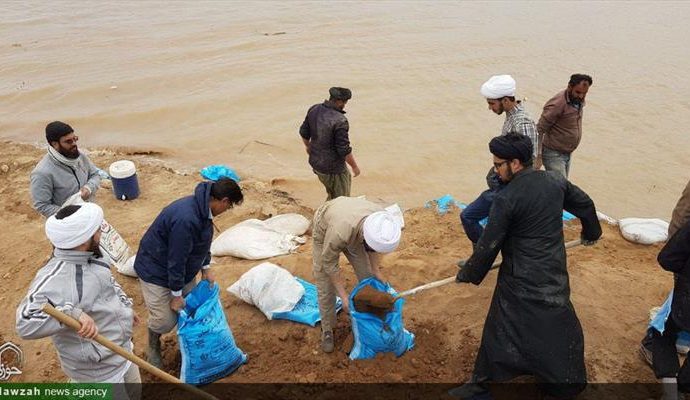 مسئول پایگاه حوزه تهران در پلدختر:  حضور فعال روحانیون سبب اعتماد و آرامش مردم سیل زده شد