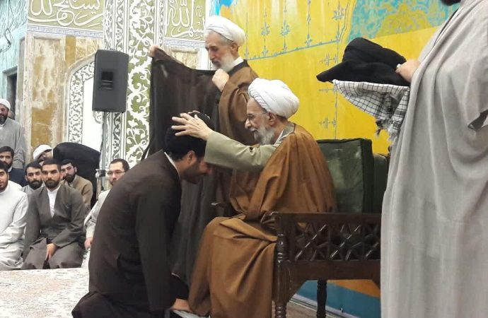 همزمان با میلاد منجی عالم بشریت؛  طلاب تهرانی به دست آیت الله مصباح یزدی معمم شدند