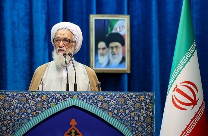 آیت الله موحدی کرمانی در نماز جمعه تهران:  تمسک به ولایت فقیه، رمز بقاء انقلاب اسلامی است / استقلال و اقتدار پوچ آمریکا برپایه وحشیگری و درندگی است