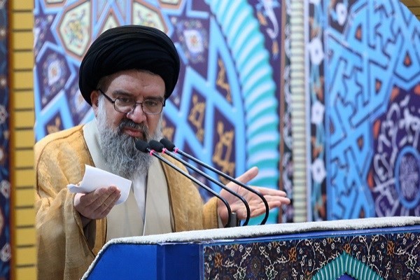 آیت الله خاتمی در نماز جمعه تهران: دنیا بداند که دولت آمریکا در صدر دولت های تروریستی جهان است