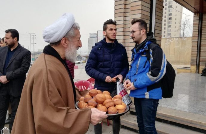 تصاویر/ حضور حجت الاسلام والمسلمین صدیقی در ایستگاه صلواتی مدرسه علمیه امام خمینی(ره)تهران