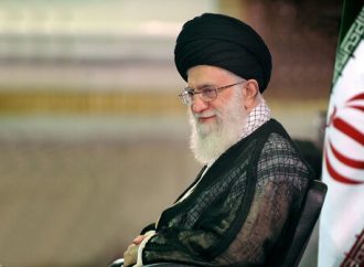 رهبر معظم انقلاب در پاسخ به گزارش وزیر بهداشت درباره اقدامات برای مقابله با کرونا: تدابیر ستاد ملی و وزارت بهداشت برای جلوگیری از گسترش بیماری لازم‌الاجراء است/ طرح بسیج ملی مبارزه با کرونا تهدید را به فرصت تبدیل خواهد کرد