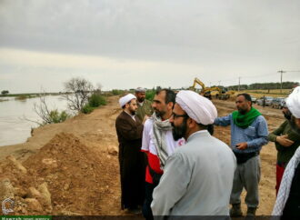 تصاویر/ حضور مدیران نهادهای حوزوی تهران در مناطق سیل زده استان خوزستان